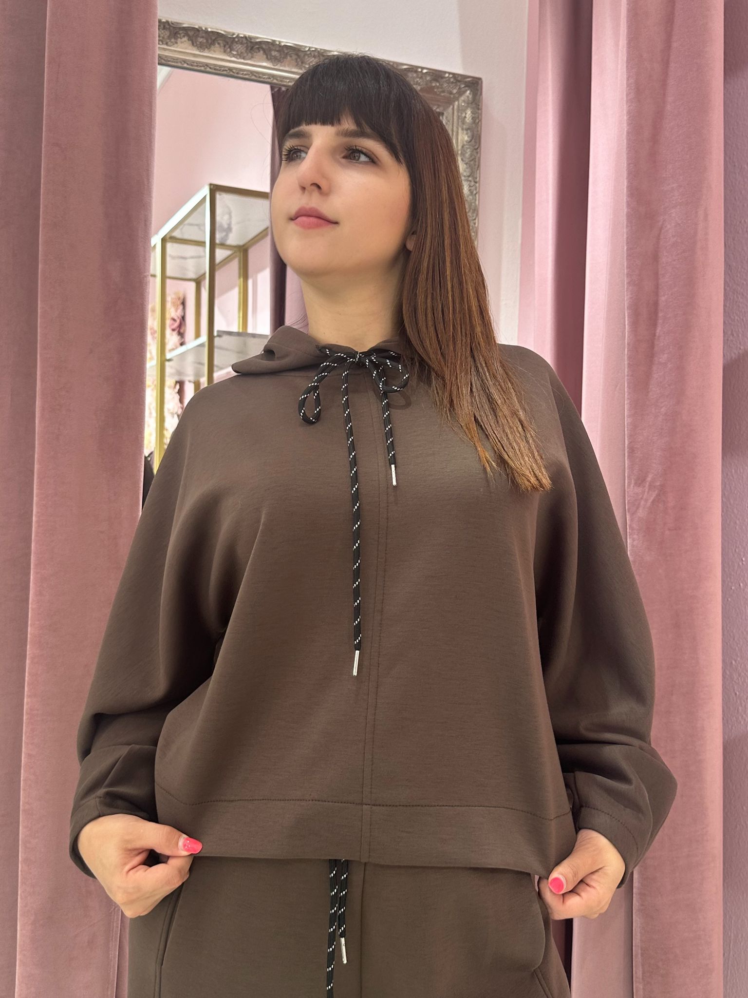 Completo con cappuccio